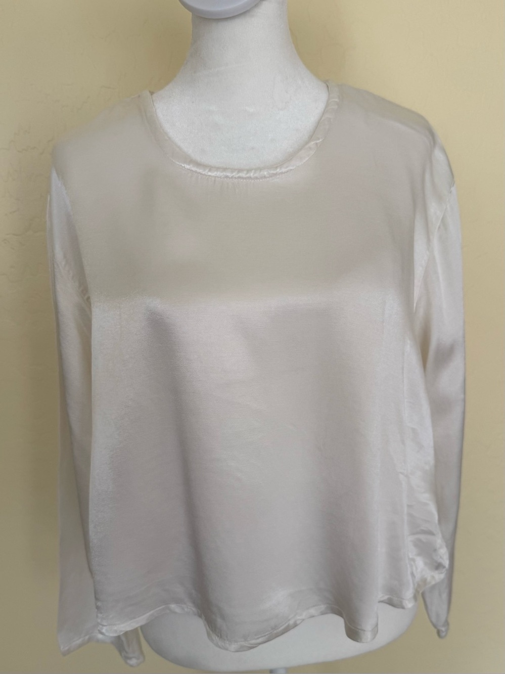 BRYN WALKER Classic Ivory Long Sleeve Satin Oversize Blouse Top SZ S Neutral
